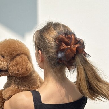 FG Atelier plaukų gumytė Oversized Scrunchie, 1 vnt. (be dėžutės, vario sp.) FG Atelier plaukų gumytė Oversized Scrunchie, 1 vnt. (be dėžutės, vario sp.)